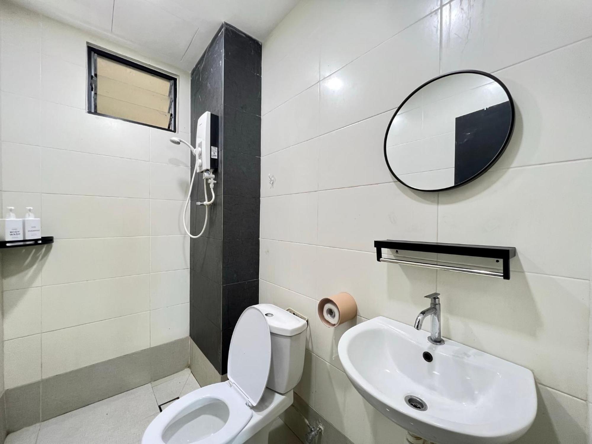 Riverview 8pax 3br In Kbtown Wi-fi, B-1-3 Kota Bharu